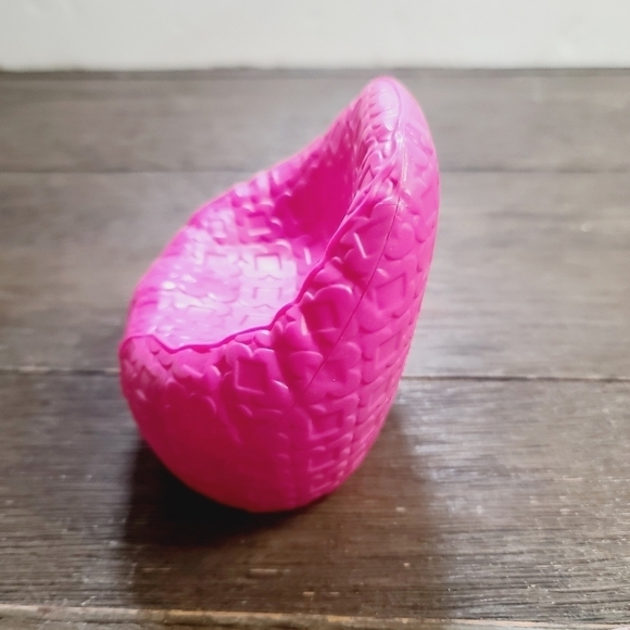 Pink Plastic Egg Chair For Dollhouse Barbie Sized - Picture 4 of 8